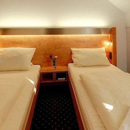 Hotel Gasthof Gross ベルクキルヒェン エクステリア 写真