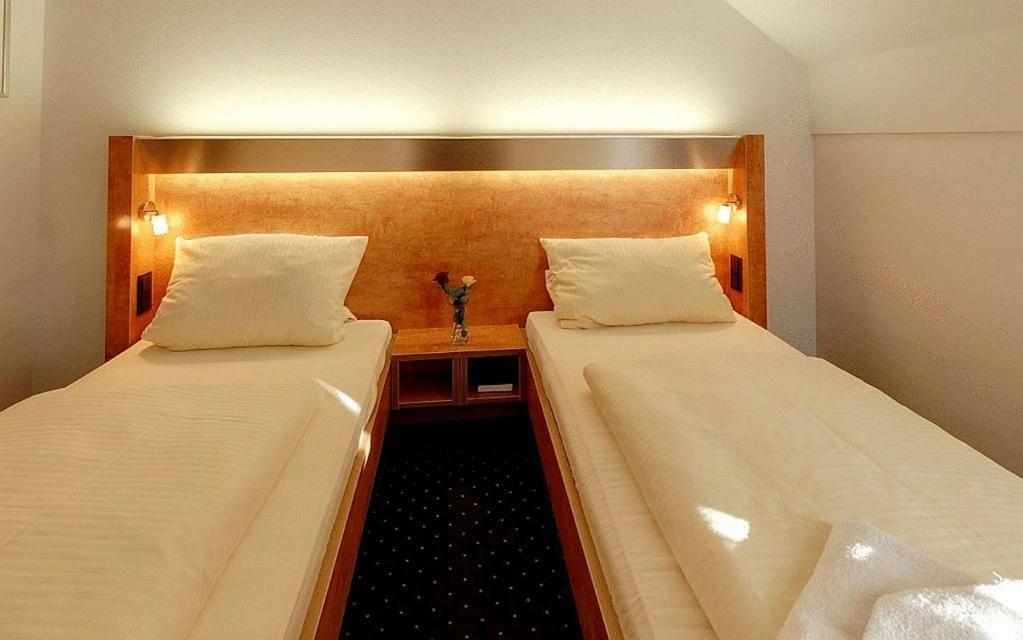 Hotel Gasthof Gross ベルクキルヒェン エクステリア 写真