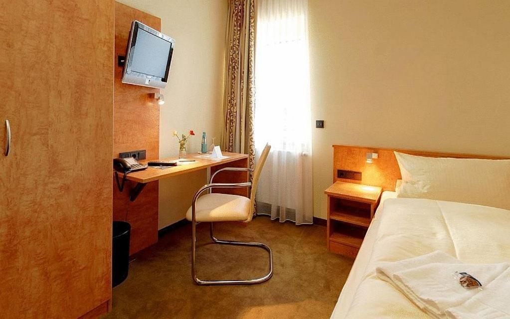 Hotel Gasthof Gross ベルクキルヒェン エクステリア 写真