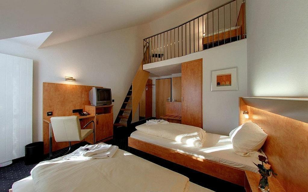Hotel Gasthof Gross ベルクキルヒェン エクステリア 写真